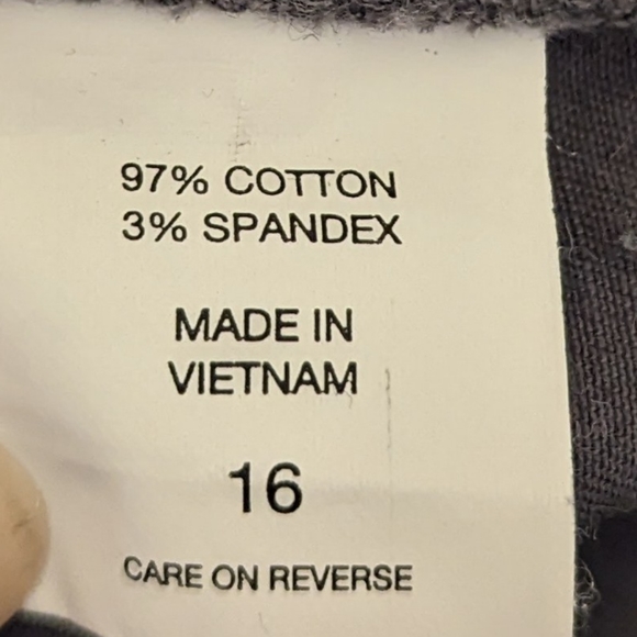 💥 5 for 25 💥 New York & Company ⚡size 16 shorts⚡ color grey 🩶 - Picture 6 of 7